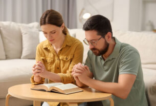 5 orações para proteger e fortalecer o relacionamento amoroso