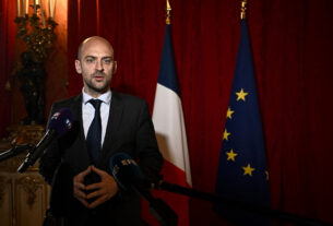 A França exige 'sanções devastadoras' para 'sufocar' a Rússia