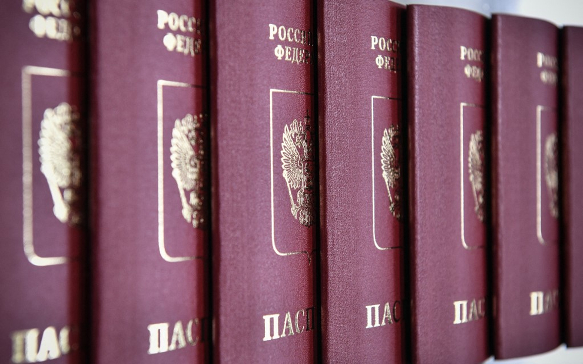 A Letônia pede a UE a congelar vistos para os russos em meio a medos crescentes de sabotagem