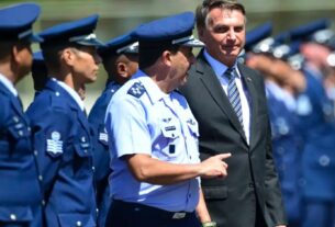 A desconfiança do ex-comandante da Aeronáutica sob...