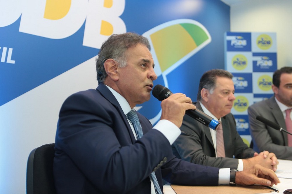 Aécio Neves nega intenção de disputar o governo de Minas Gerais