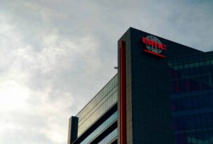 (Análise) CHIPS E PODER: Como o TSMC navega com tensões geopolíticas