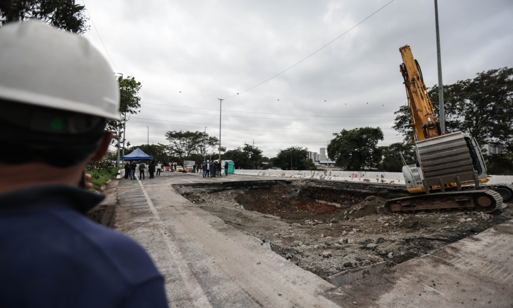 Após cratera reabrir, Sabesp anuncia construção de alça de acesso temporária na Marginal Tietê