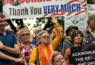 As autoridades de Trump buscam trazer os primeiros refugiados brancos afrikaner para nós na próxima semana