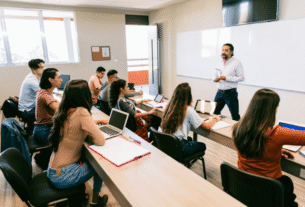 As universidades lutam com a velocidade da mudança demográfica