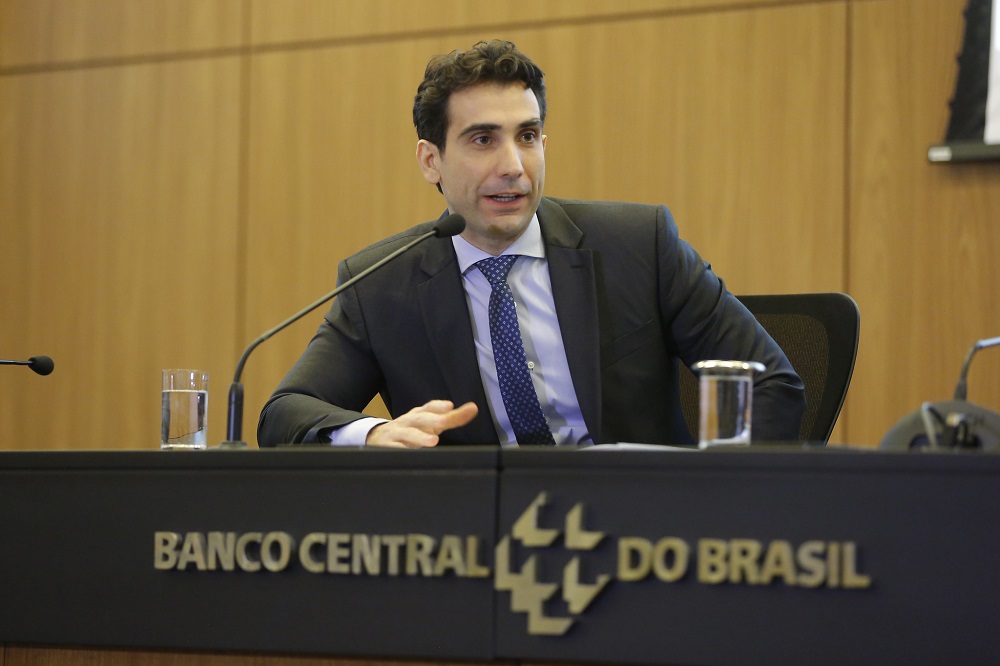 Ata do Copom destaca riscos externos após aumento da Selic e impacto limitado de novo crédito consignado