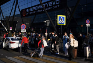 Ataques de drones paralisam aeroportos, arremessos em mais de 500 vôos, deixam milhares de tempo presos