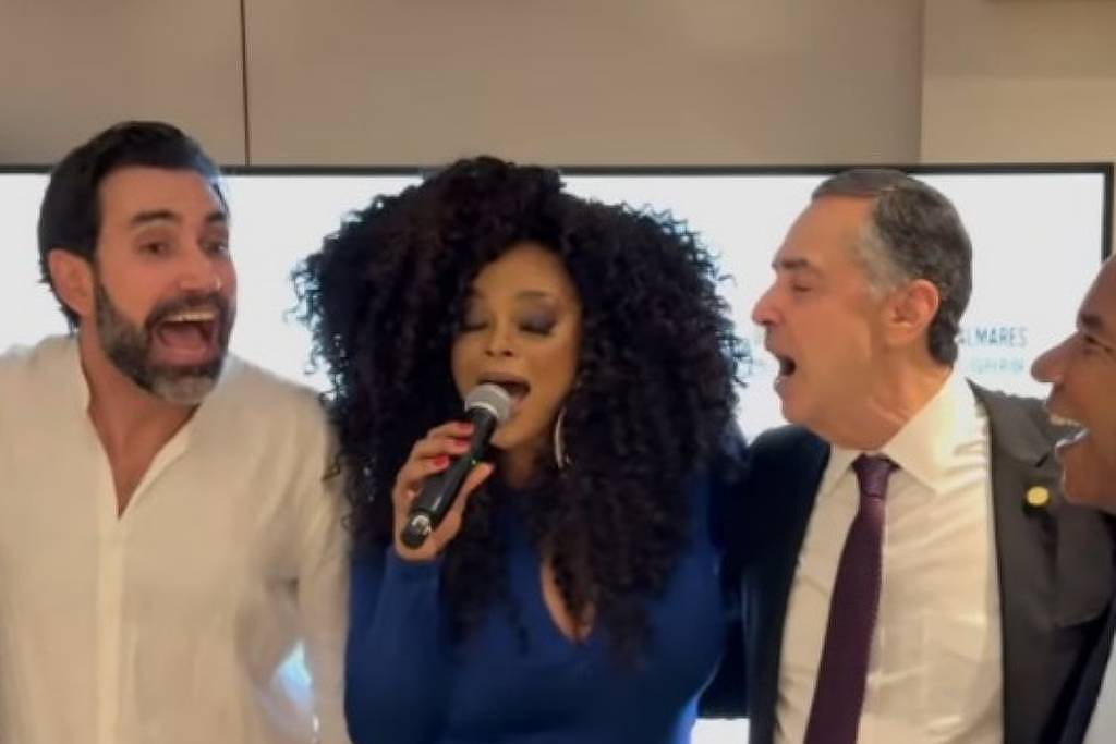 Barroso canta com presidente do iFood em evento - 25/05/2025 - Brasília Hoje