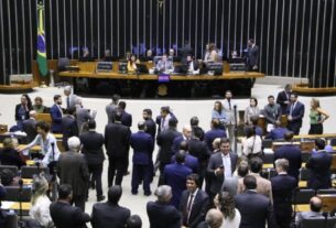 Câmara aprova urgência para PL que proíbe desconto...