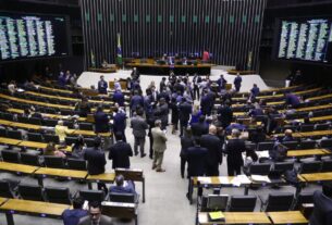 Câmara dos Deputados aprova reajuste para servidores públicos com impacto financeiro de R$ 17,9 bilhões