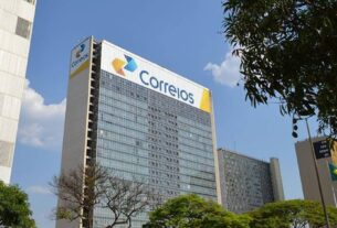 Correios proíbem funcionários de usar WhatsApp dur...