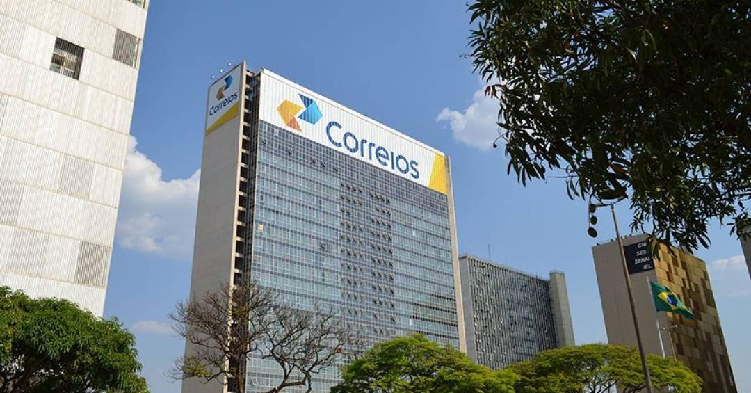Correios proíbem funcionários de usar WhatsApp dur...