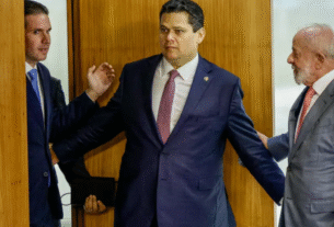 Os presidentes Hugo Motta (Câmara), Davi Alcolumbre (Senado) e Luiz Inácio Lula da Silva (República) depois de reunião em 3 de fevereiro