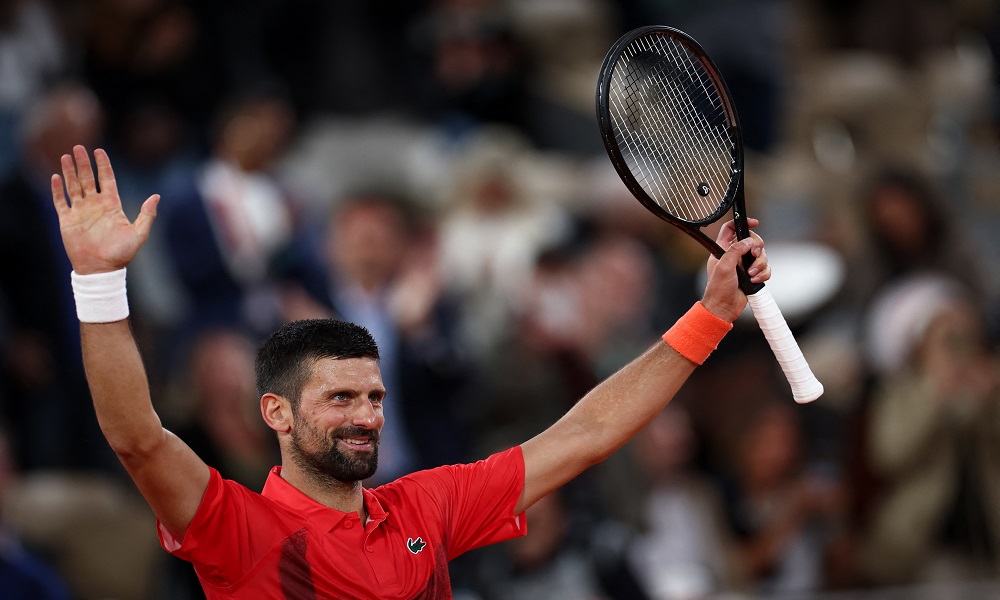 Djokovic estreia sem grandes dificuldades e avança em Roland Garros