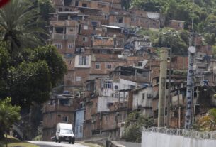 Dois homens são baleados no Morro dos Macacos, que vem sendo alvo de invasões
