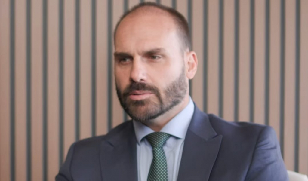Eduardo Bolsonaro critica Alexandre de Moraes e fala sobre possível candidatura à Presidência