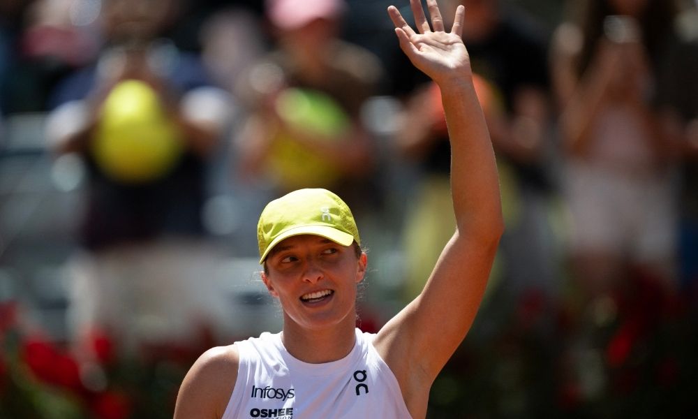 Em estreia no WTA de Roma, Swiatek derrota italiana em apenas 52 minutos