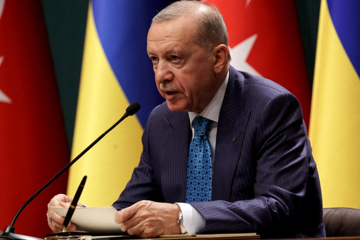 Erdogan pede à Rússia, Ucrânia, a não 'fechar a porta' em negociações