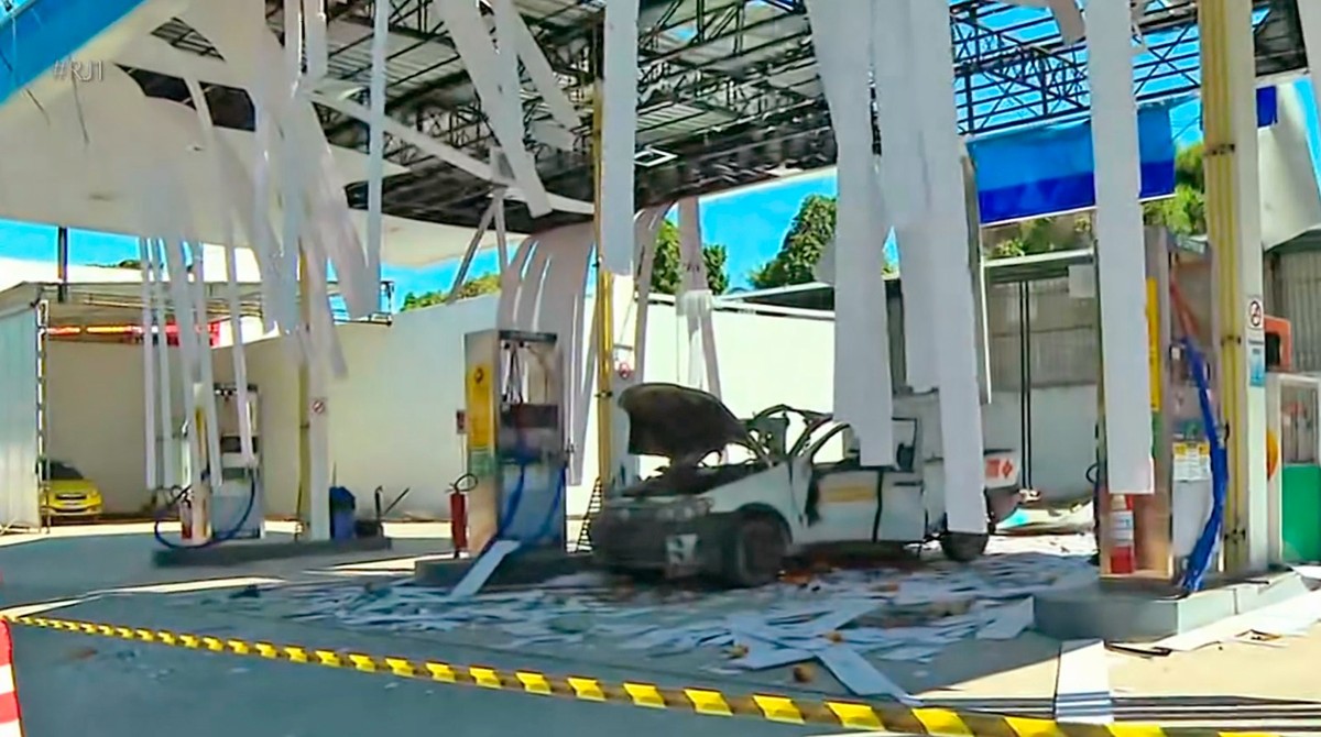 Explosão em posto de combustíveis deixa quatro feridos em Nova Iguaçu