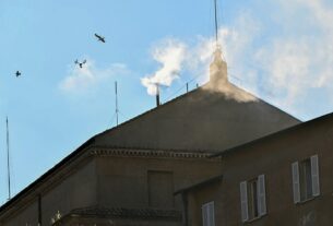 Fumaça branca na Capela Sistina anuncia novo papa