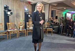Gleisi é homenageada em evento no Paraná e ataca Bolsonaro - 31/05/2025 - Painel