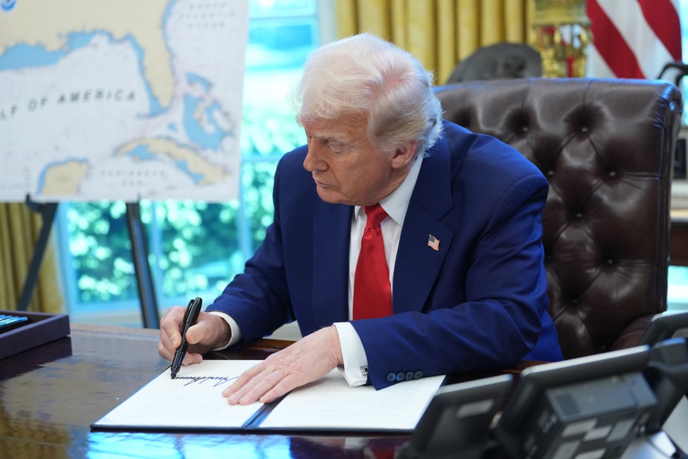 Governo Trump pede revogação de status legal de milhares de migrantes