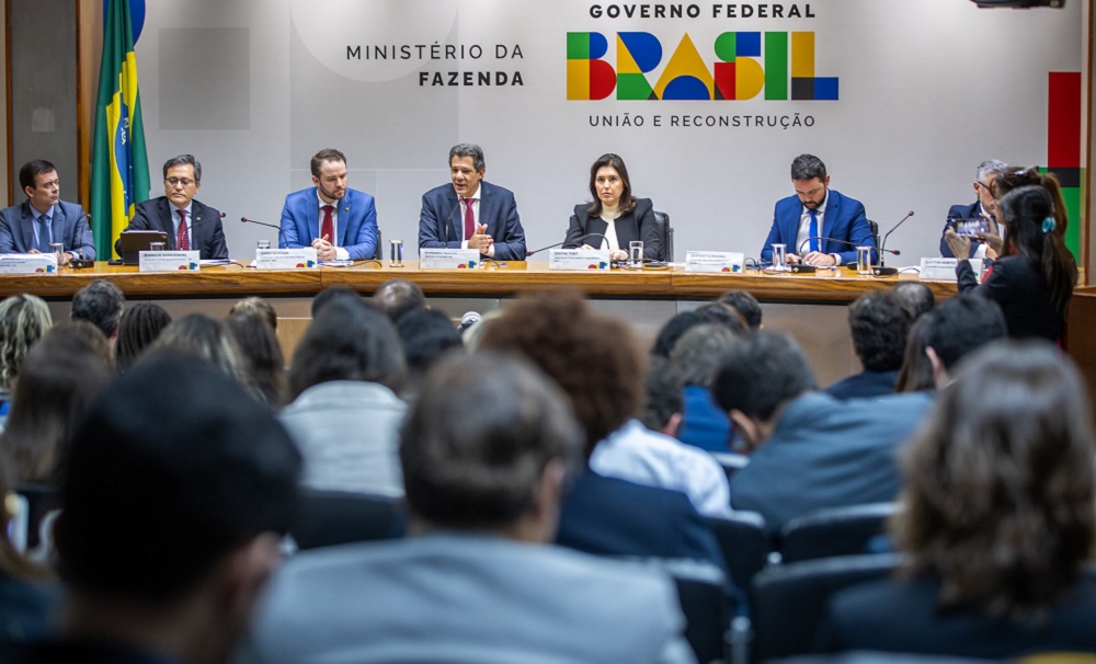 Governo ajusta IOF com foco regulatório e prevê arrecadação de R$ 20,5 bilhões em 2025