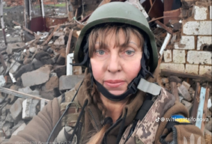 Heroico Feminino Combate Medico destrói Grupo de Assault Russo