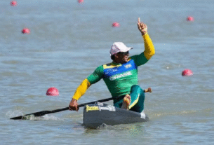 Isaquias Queiroz conquista medalha de ouro na Copa do Mundo de canoagem velocidade