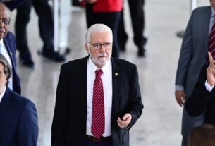Jaques Wagner informa que disputará reeleição ao Senado em 2026