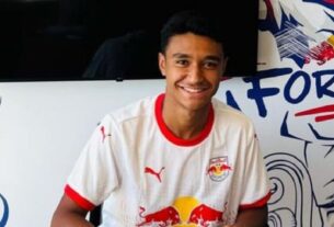 Jogador do Bragantino que sofreu acidente de carro acena da janela de hospital