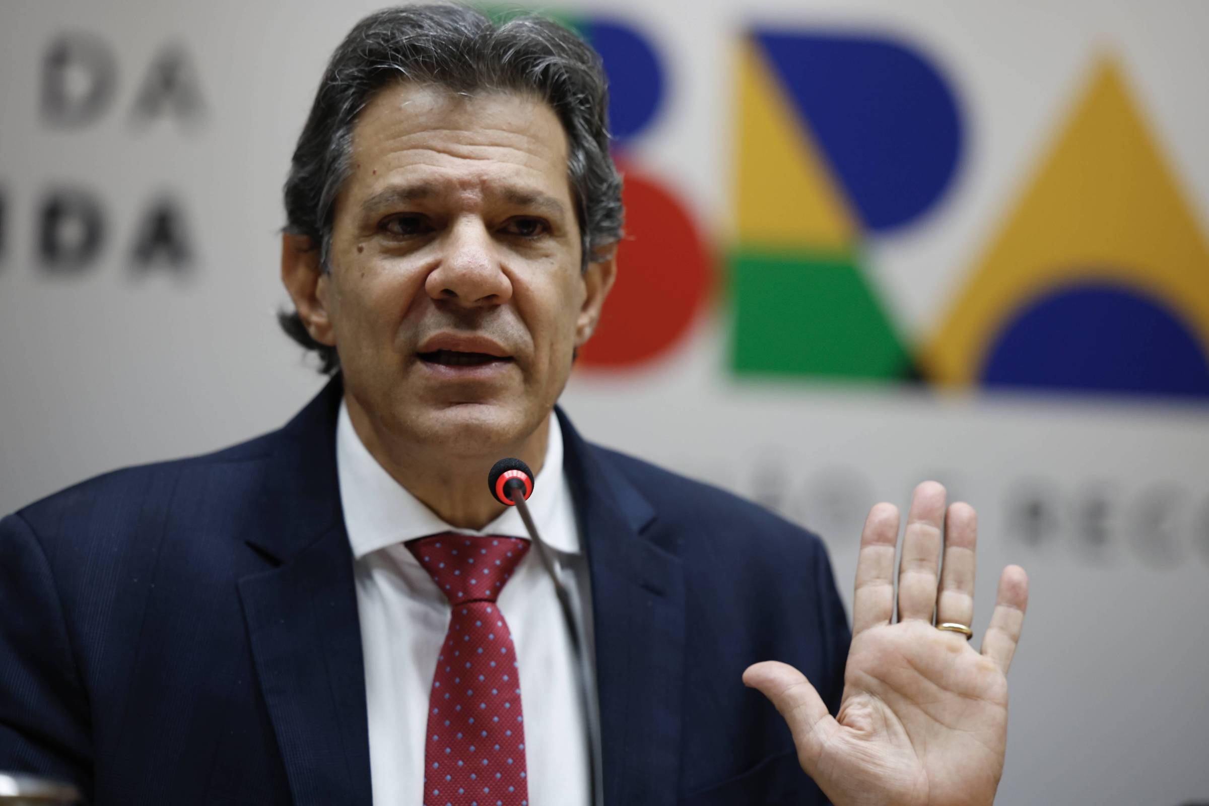 Líderes querem que Haddad vá a reunião para discutir IOF - 29/05/2025 - Painel