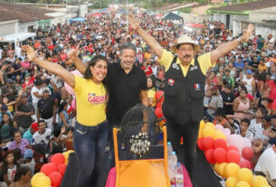 Lira participa de distribuição de prêmios em bingo em AL - 14/05/2025 - Poder