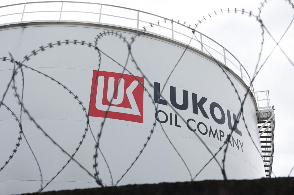 Lukoil evita sanções canalizando pela Irlanda do Norte