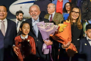 Lula desembarca em Pequim para participar do fórum China-Celac