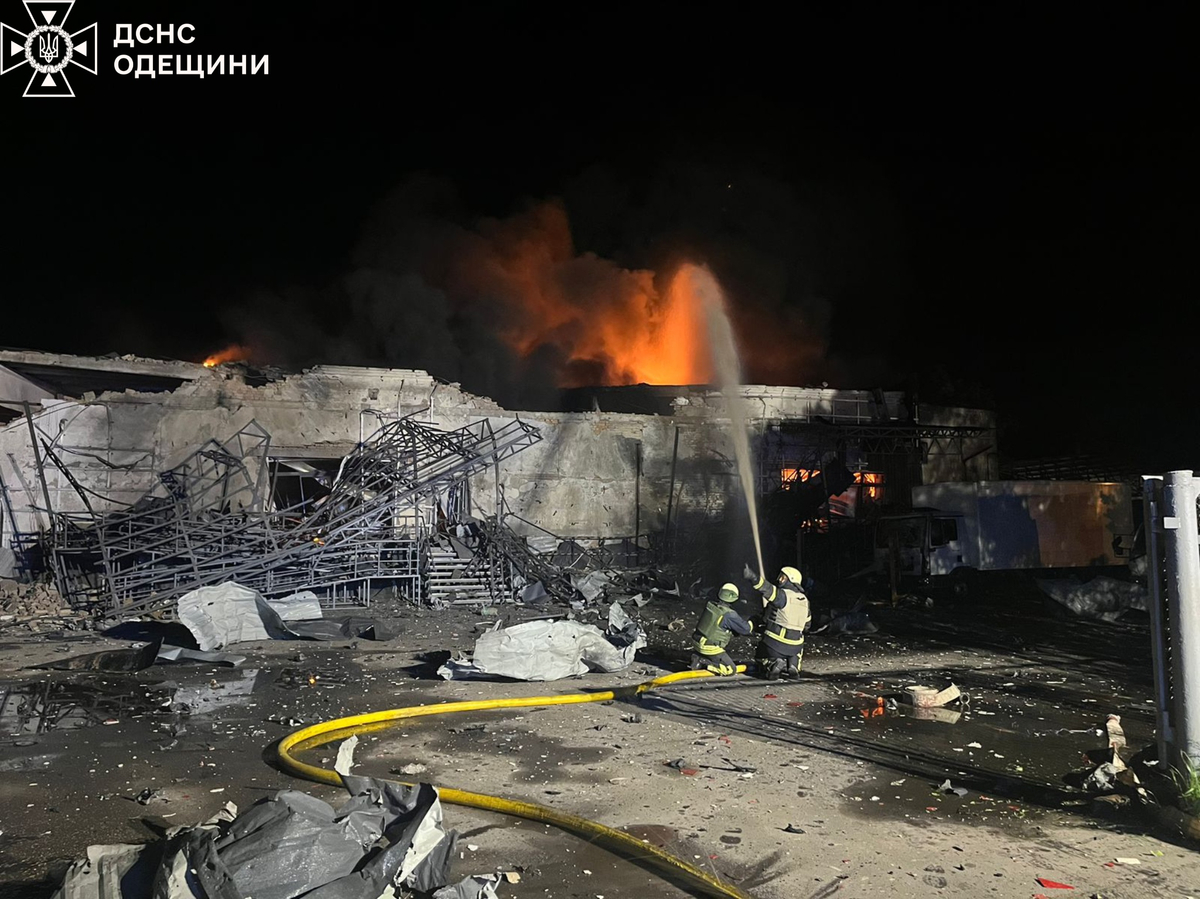 Mísseis e Shaheds Rain em Kharkiv e Odesa, Transport Depot, Hub postal danificado