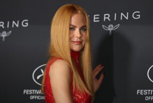 Nicole Kidman é homenageada em Cannes e pede que cineastas escrevam ‘papéis melhores para mulheres’