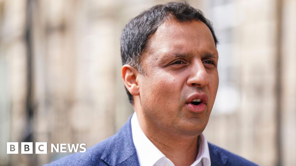 O candidato da reforma defende o anúncio do 'racista' do partido Anas Sarwar