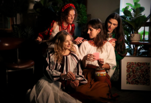 O fabricante de teatro ucraniano-australiano por trás da 'Arte da Courage'