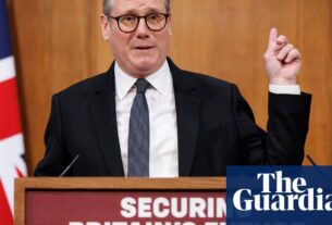 O número 10 defende a linguagem de Starmer sobre imigração comparada ao discurso de Enoch Powell | Imigração e asilo