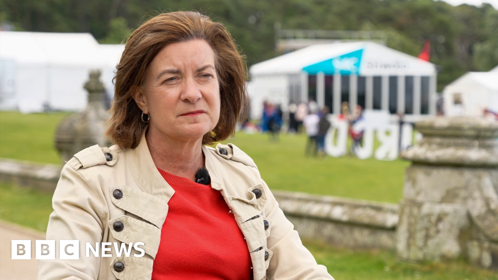 O primeiro ministro Eluned Morgan pede que o limite de benefício de dois filhos termine