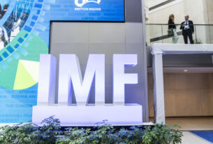 O regulador do mercado de ações da Ucrânia diz que atendeu à referência do FMI, apesar das críticas