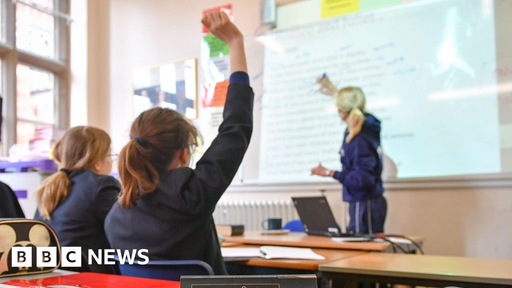 Professores e médicos na Inglaterra receberam 4% de aumento de salário