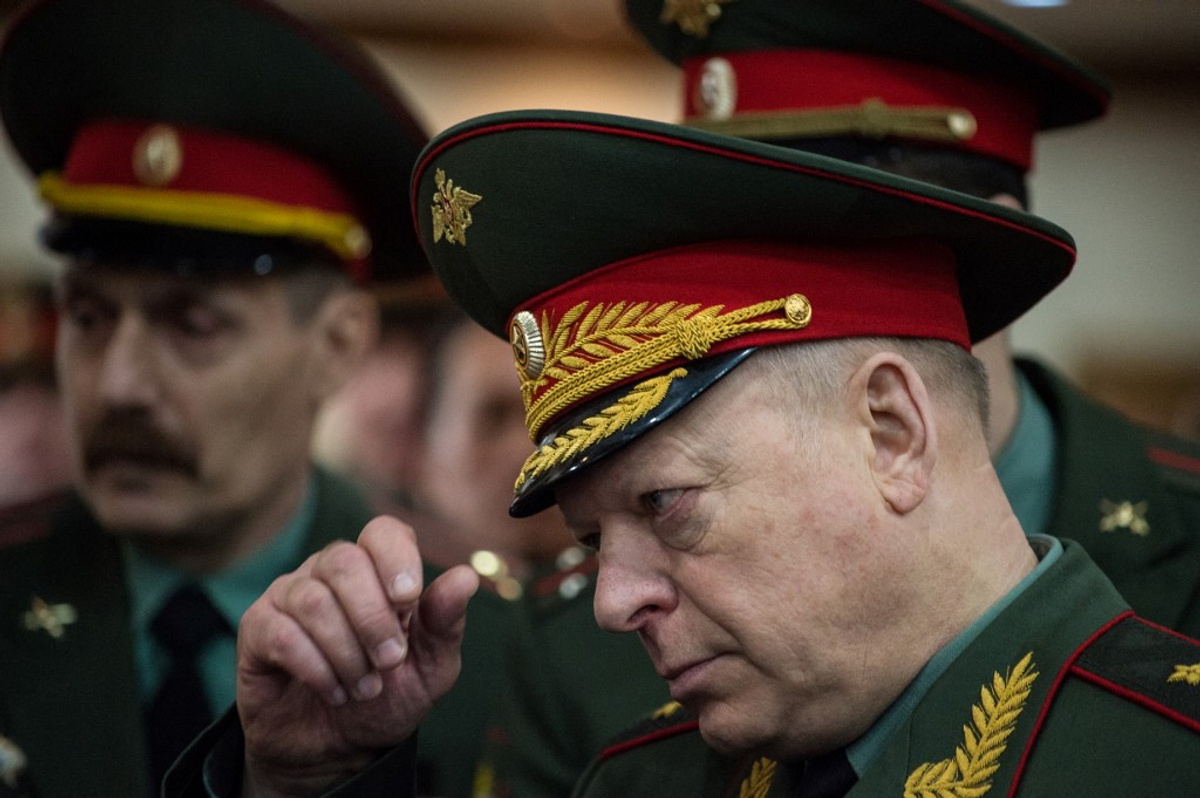 Putin sacia sua cabeça de forças terrestres