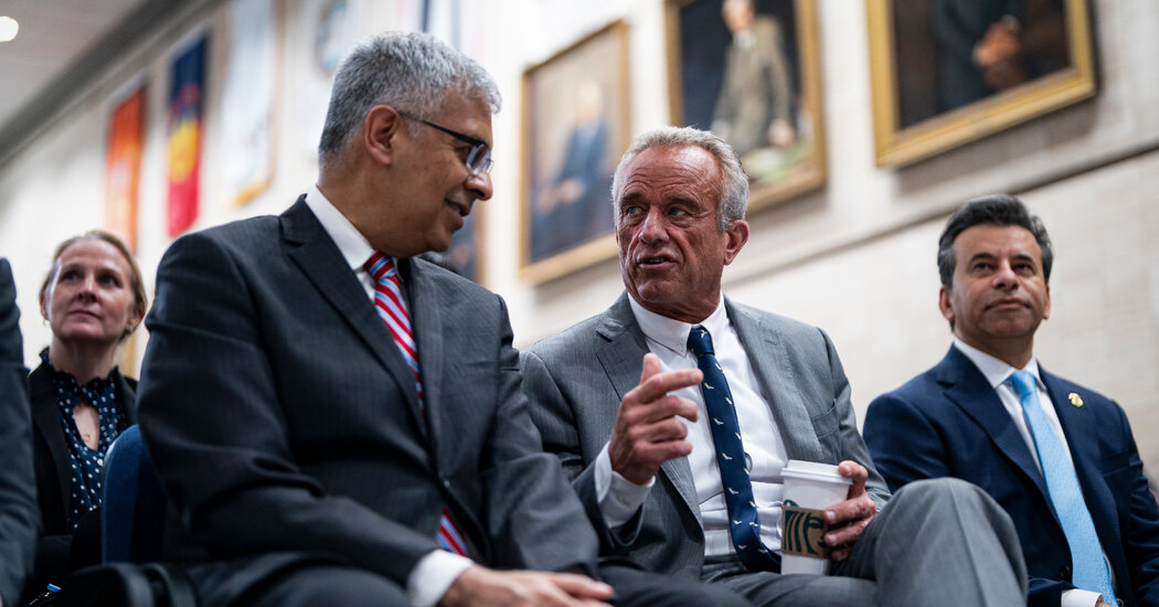 RFK Jr. anuncia um novo banco de dados para pesquisas sobre 'causas radiculares' do autismo