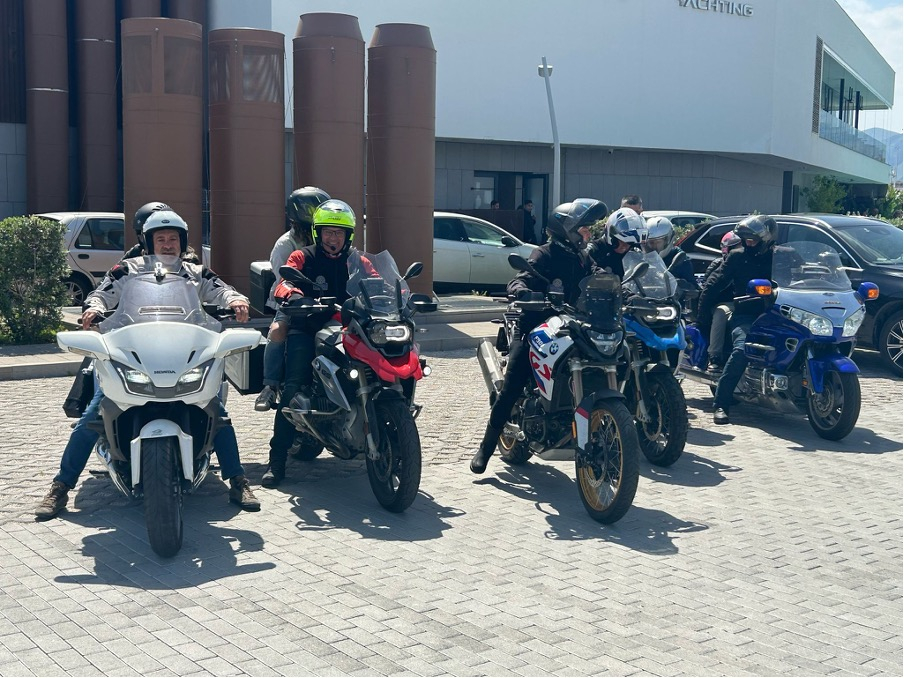 Rally de moto da Itália para a Ucrânia destaca questões humanitárias em andamento