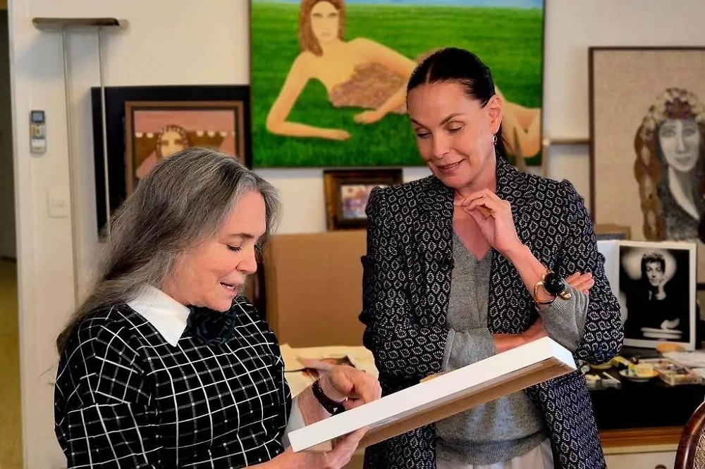 Regina Duarte e Carolina Ferraz se reencontram após rusga motivada por política
