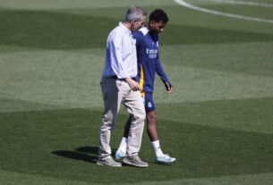 Rodrygo sente desconforto e deixa treino do Real Madrid