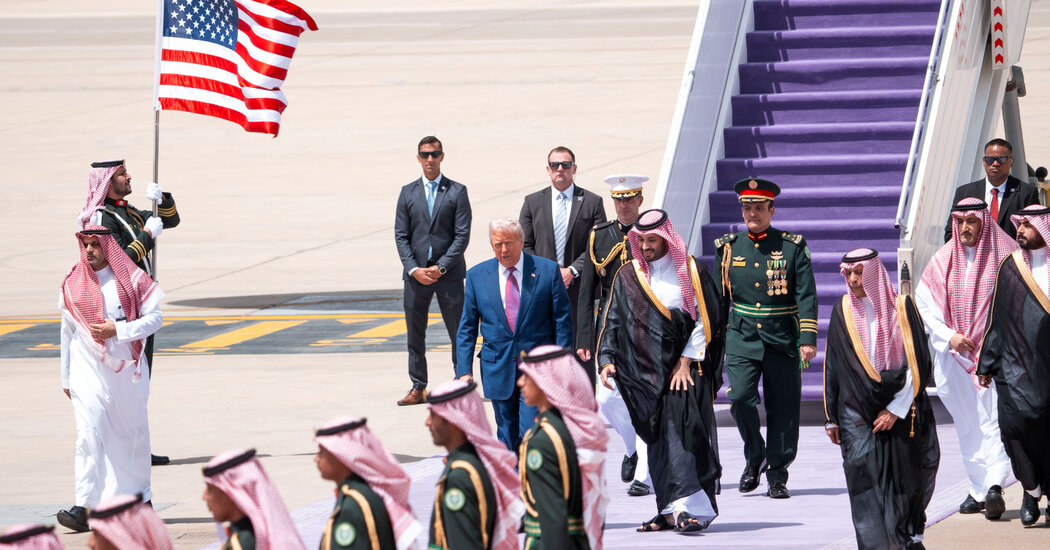 Saudis cumprimenta Trump ao seu gosto, com pompa, opulência e imóveis