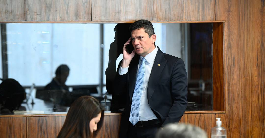 Sergio Moro quer distância de texto alternativo à...
